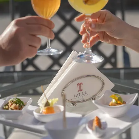 La Tuja Relais Du Parc Курортный комплекс Вико-Экуенсе