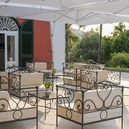 La Tuja Relais Du Parc * 维克艾库塞